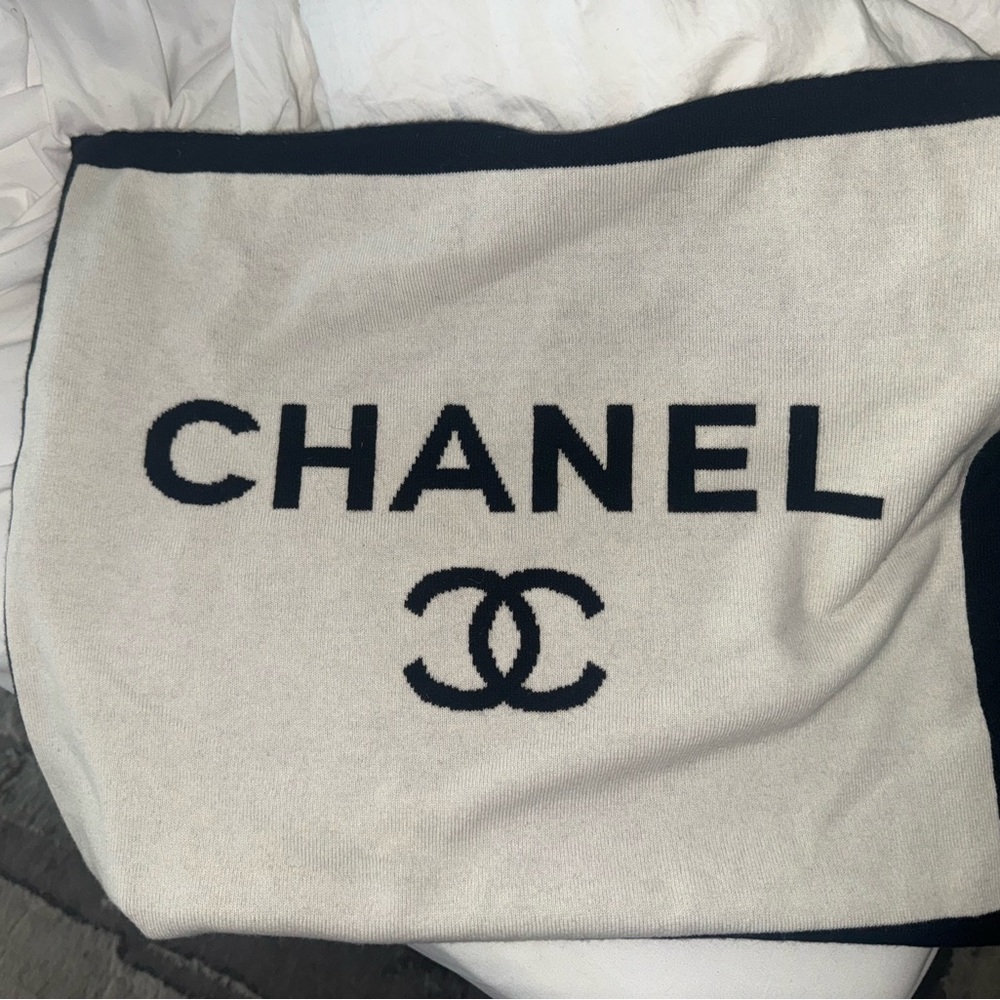 CHANEL Monochrome Tote Bag (100% Authentic)